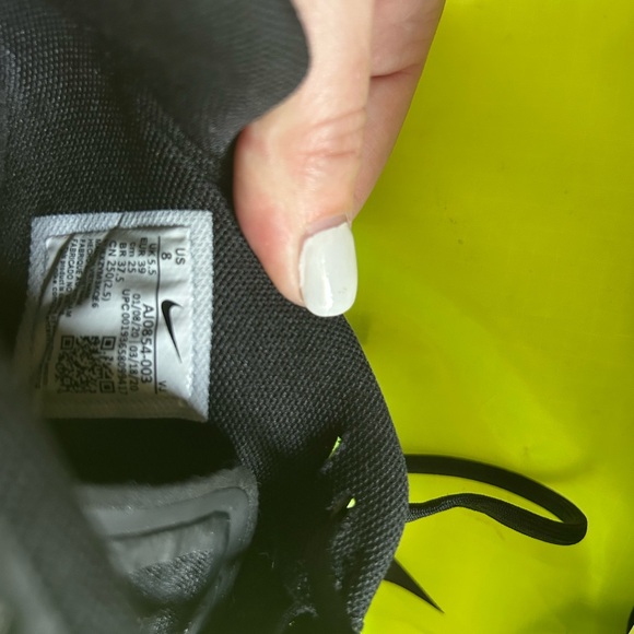 Nike Black and White Racing Running Shoes - Picture 4 of 5